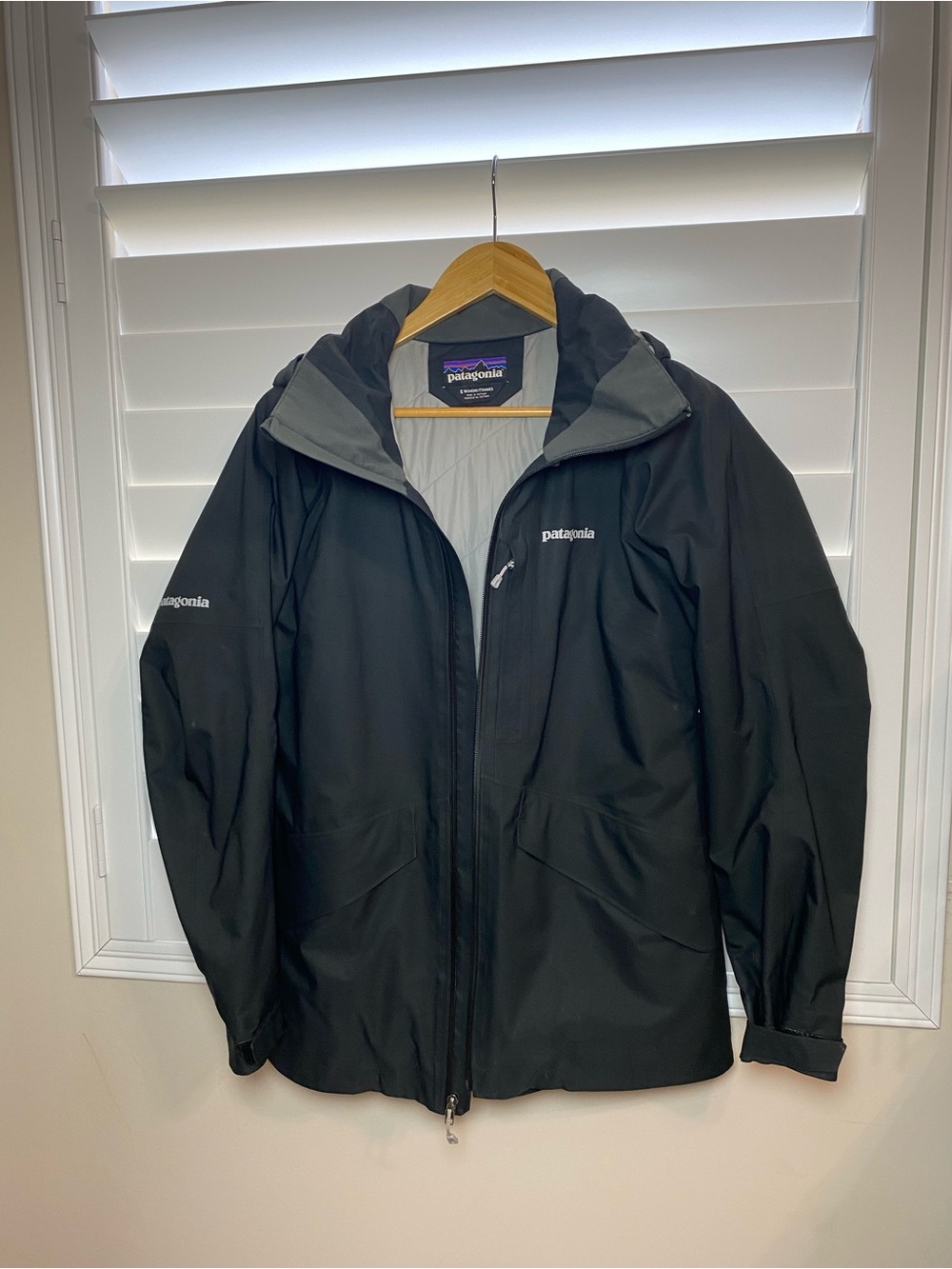 Patagonia womans Black Waterproof Hooded Jacket
